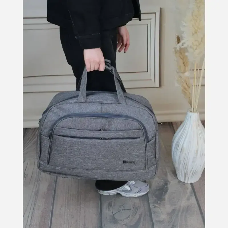 ساک دستی پارچه ای اسپرت و رسمی با بند بلند و سه جیب بیرونی ابعاد 54 در 45 در 8 سانتیمتر