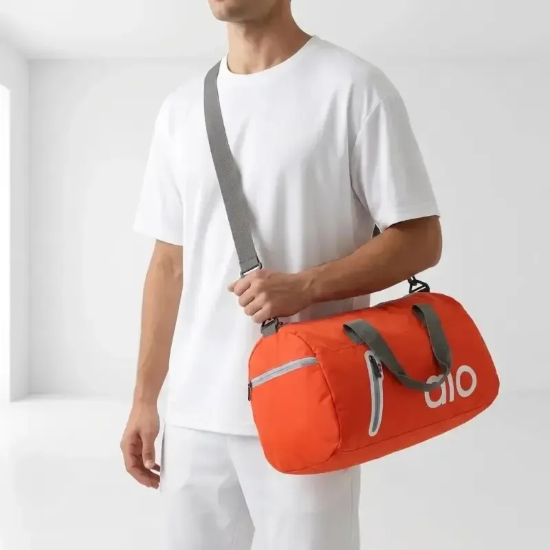 ساک ورزشی و مسافرتی پارچه ای سه بند با جیب بیرونی و زیپ